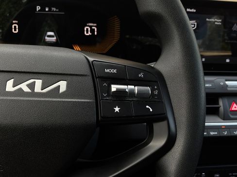 Used 2025 Kia K4 FWD image 35