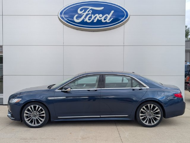 Used 2017 Lincoln Continental Select w/ Climate Package AWD/4WD image 3