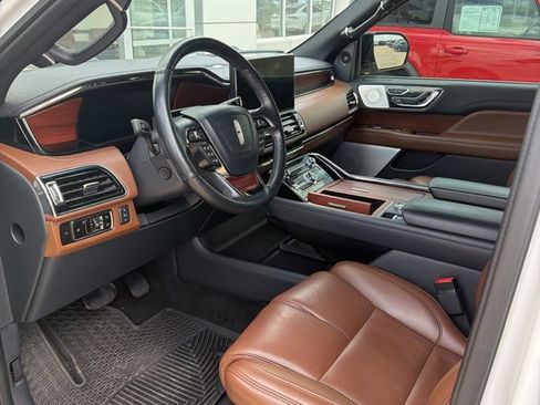 Used 2023 Lincoln Navigator L Reserve image 3