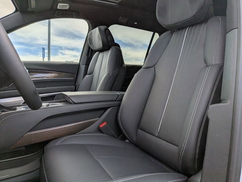 New 2026 Cadillac Vistiq Luxury image 30