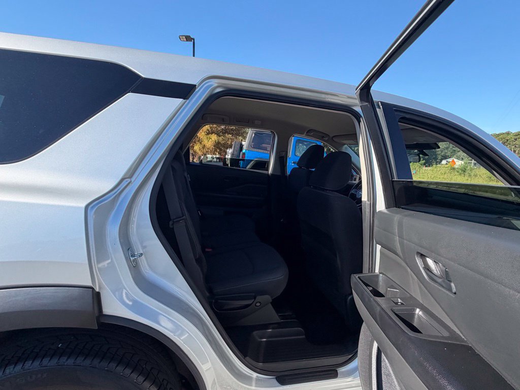 Used 2023 Nissan Pathfinder S FWD image 39