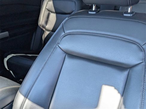 Used 2022 Ford Explorer XLT w/ Equipment Group 202A image 4