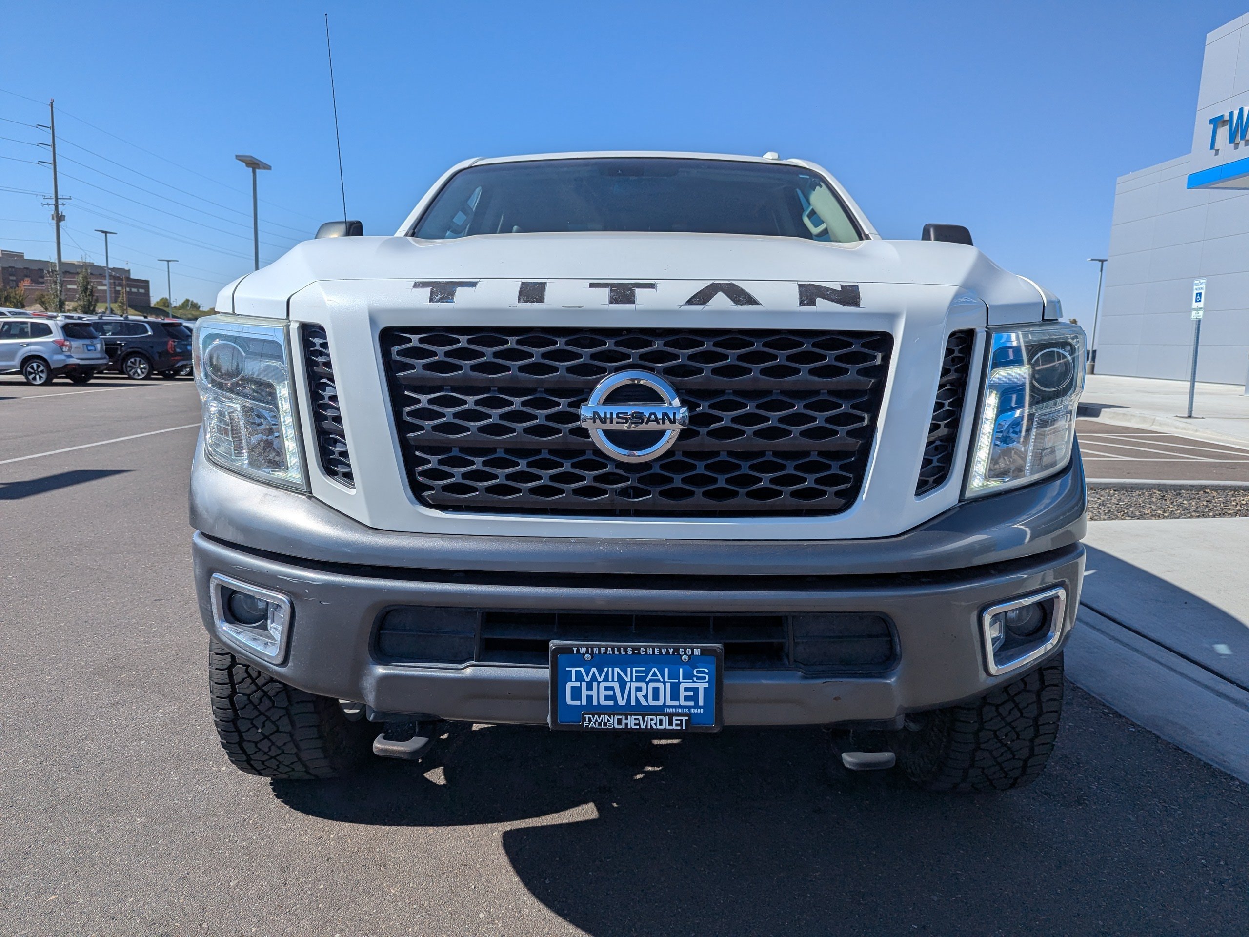 Used 2016 Nissan Titan PRO-4X AWD/4WD image 4