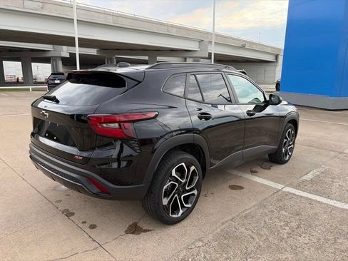 Used 2025 Chevrolet Trax RS w/ Sunroof Package FWD image 6