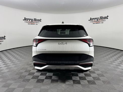 Used 2024 Kia Sportage LX image 9