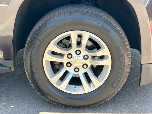 Used 2015 Chevrolet Tahoe LT w/ Luxury Package RWD image 9
