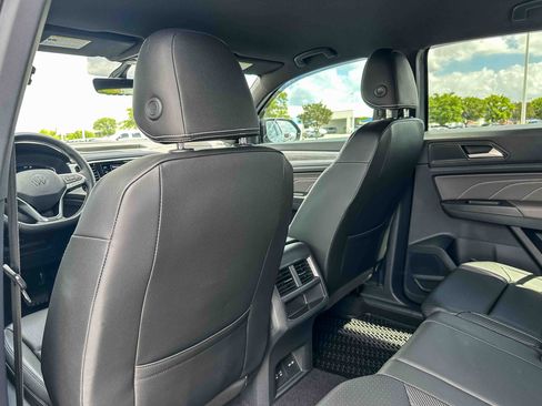 Used 2023 Volkswagen Atlas Cross Sport SE FWD image 16
