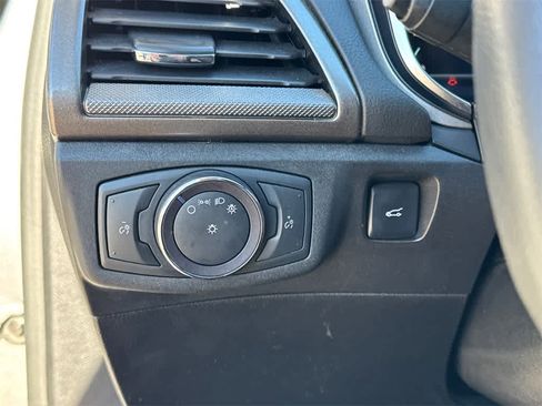 Used 2020 Ford Fusion SE image 30