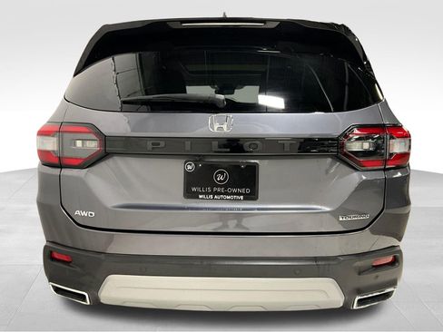 Used 2023 Honda Pilot Touring image 6