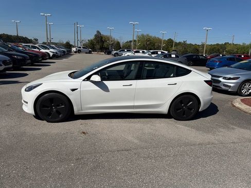 Used 2021 Tesla Model 3 Standard Range Plus image 9