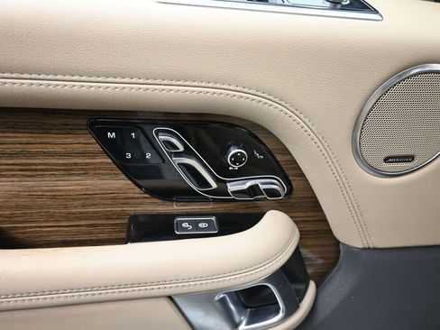 Used 2019 Land Rover Range Rover HSE image 16