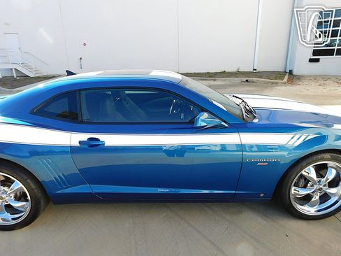 Used 2010 Chevrolet Camaro SS RWD image 32