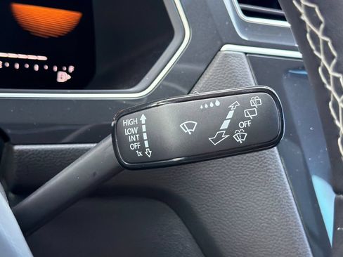 Used 2023 Volkswagen Tiguan SE R-Line FWD image 39