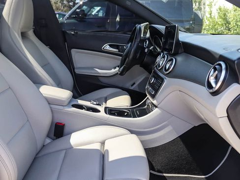 Used 2018 Mercedes-Benz CLA 250 image 16