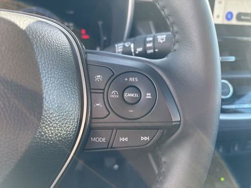 Used 2025 Toyota Corolla Cross XLE image 19