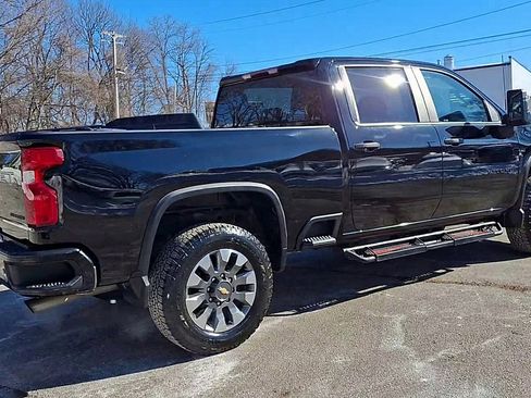 Used 2024 Chevrolet Silverado 2500 Custom w/ Custom Value Package image 8