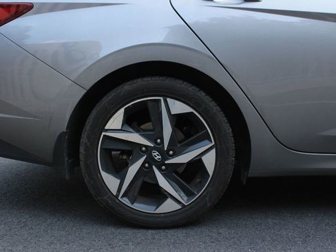 Used 2023 Hyundai Elantra SEL w/ Convenience Package FWD image 5