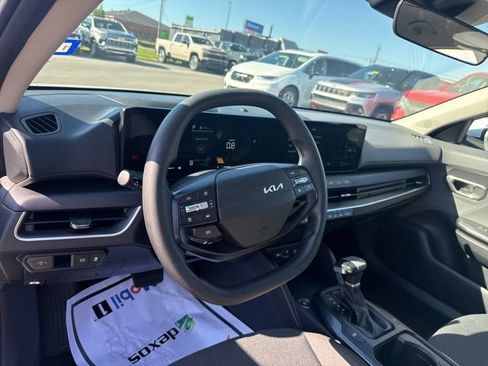 Used 2025 Kia K4 FWD image 11
