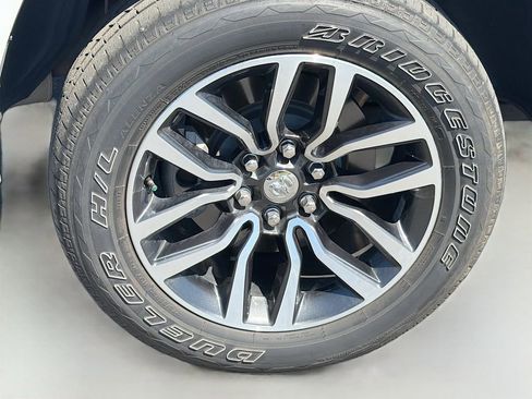 Used 2025 RAM 1500 Limited w/ Body Color Bumper Group AWD/4WD image 10