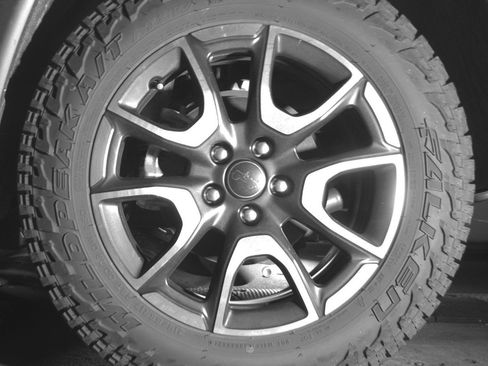 Used 2025 Jeep Compass Trailhawk AWD/4WD image 14