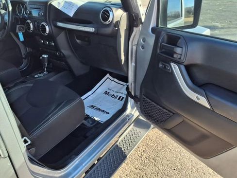 Used 2018 Jeep Wrangler Unlimited Sahara image 79