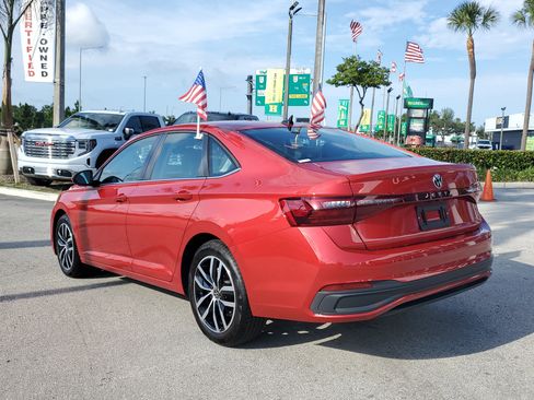 Used 2025 Volkswagen Jetta SE image 7