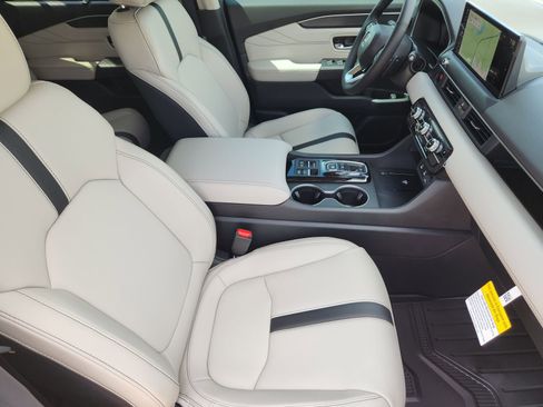 New 2026 Honda Pilot Touring image 13