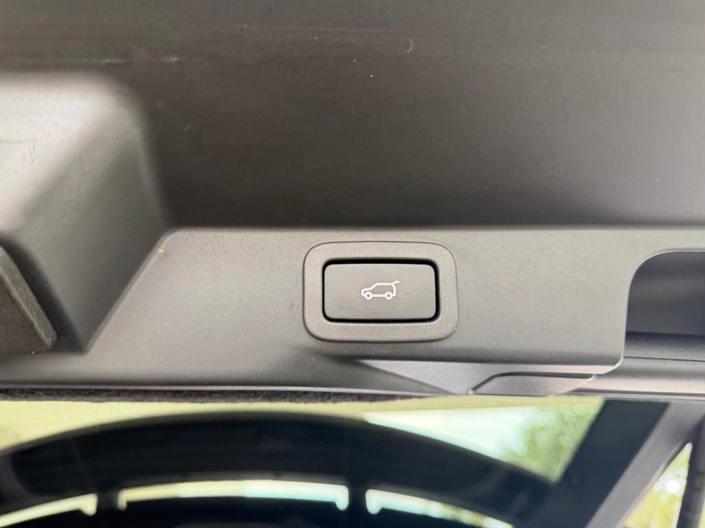 Used 2018 Land Rover Range Rover Sport Supercharged AWD/4WD image 34