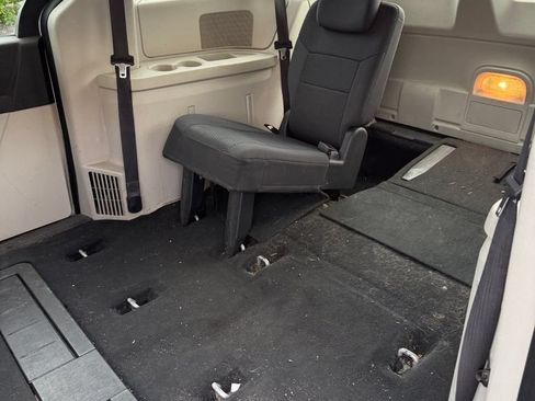 Used 2010 Dodge Grand Caravan SE FWD image 10
