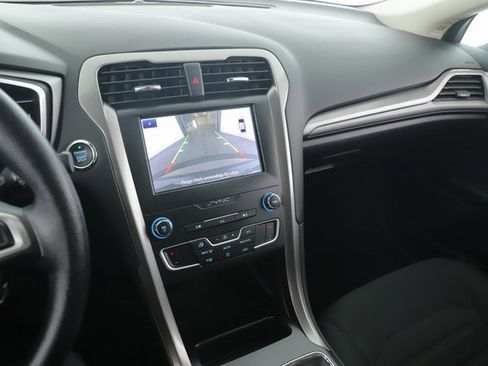 Used 2020 Ford Fusion SE image 26