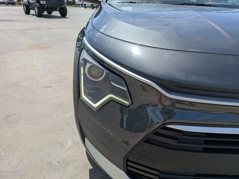 Certified 2023 Kia Niro EX FWD image 10