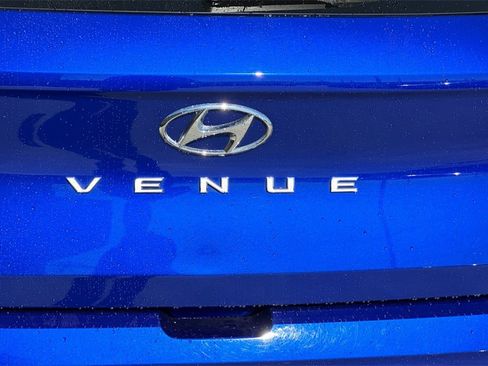 Used 2022 Hyundai Venue SEL image 32