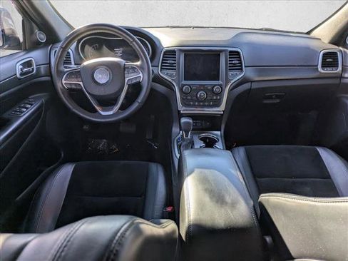 Used 2018 Jeep Grand Cherokee Altitude image 17