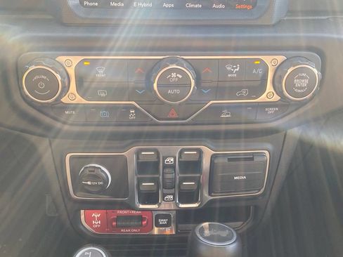 Used 2023 Jeep Wrangler Unlimited Rubicon 4xe AWD/4WD image 19