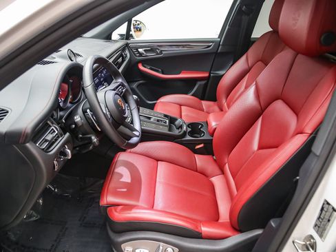 Certified 2026 Porsche Macan Turbo AWD/4WD image 22
