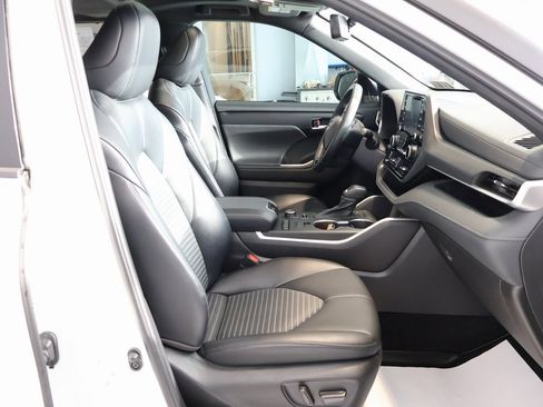Used 2022 Toyota Highlander XSE image 36