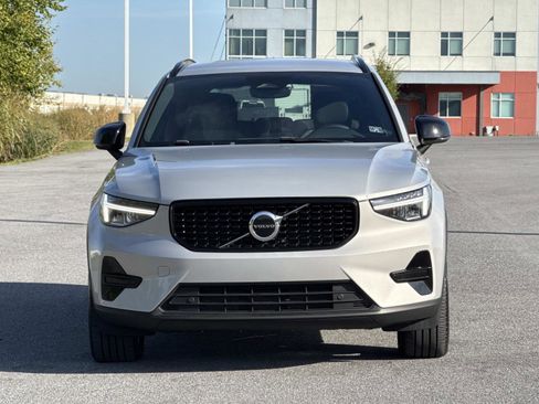 Used 2024 Volvo XC40 B5 Core image 28