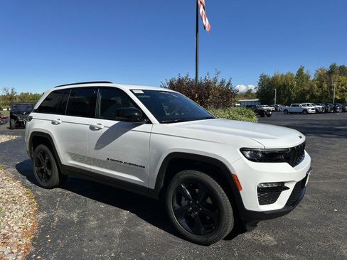 New 2025 Jeep Grand Cherokee Limited w/ Black Appearance Package image 8