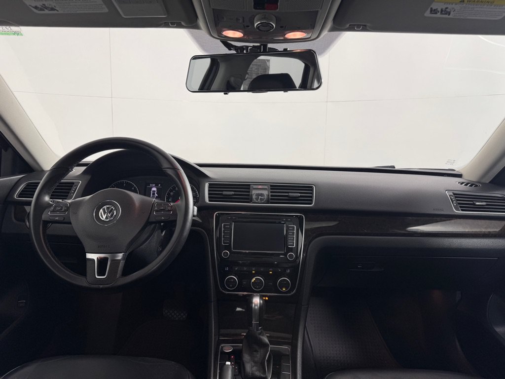 Used 2015 Volkswagen Passat TDI SEL Premium FWD image 18