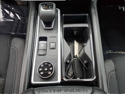 Used 2024 Nissan Pathfinder SV AWD/4WD image 29