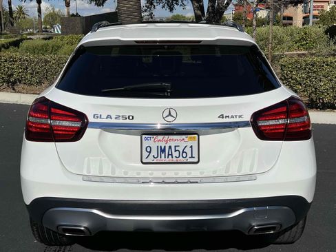 Used 2019 Mercedes-Benz GLA 250 4MATIC w/ Premium Package image 17