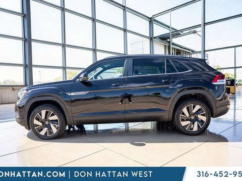 Used 2024 Volkswagen Atlas Cross Sport SE FWD image 2