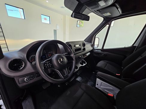 Used 2022 Mercedes-Benz Sprinter 2500 image 19