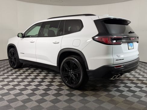 Used 2025 GMC Acadia Elevation w/ Elevation Premium Package FWD image 2