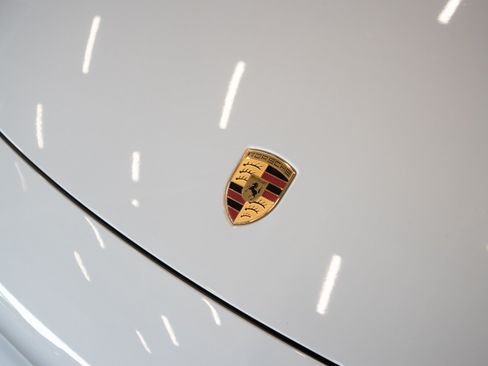 Certified 2025 Porsche Macan 4 Electric AWD/4WD image 30
