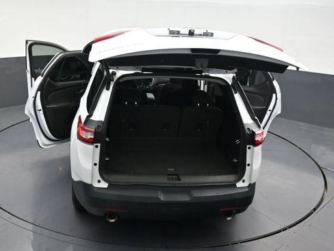Used 2020 Chevrolet Traverse LT FWD image 34