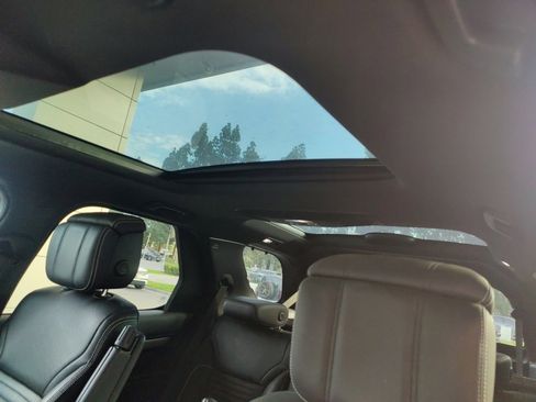 Used 2023 Land Rover Discovery S R-Dynamic image 15