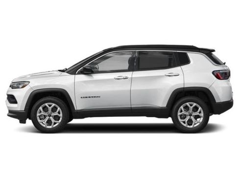 Used 2025 Jeep Compass Limited w/ High Altitude Package AWD/4WD image 3