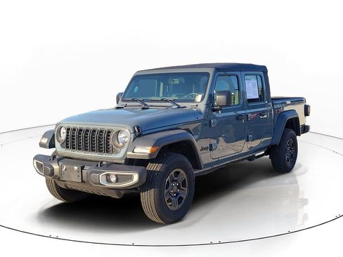 Used 2025 Jeep Gladiator Sport AWD/4WD image 2