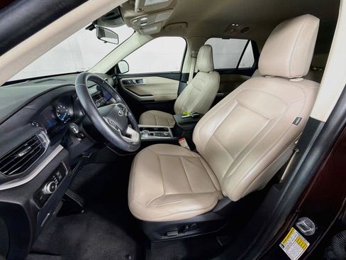 Used 2022 Ford Explorer XLT w/ Equipment Group 202A AWD/4WD image 2
